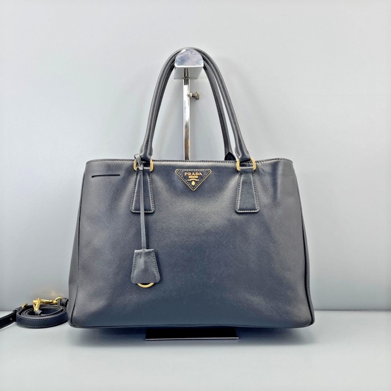 Authentic Prada Saffiano Lux Tote Saffiano Leather Tote Black Gold-Tone eBay AG