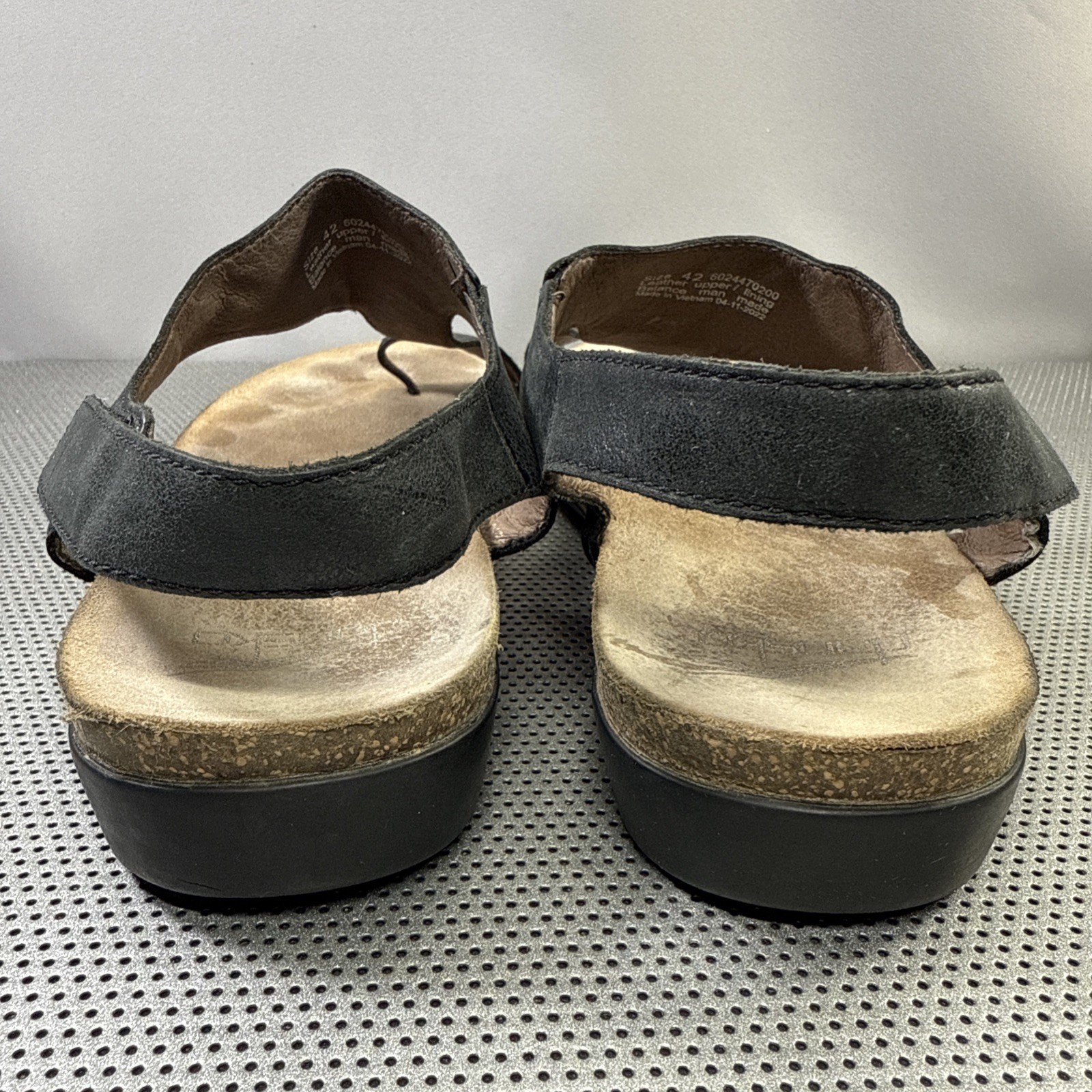Dansko Reece Waxy Burnished Black Thong Sandal Size 42- Women’s 11.5-12