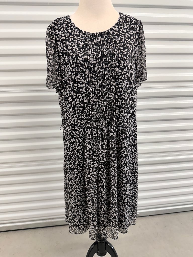 Everlily Black and White Floral Print Dress