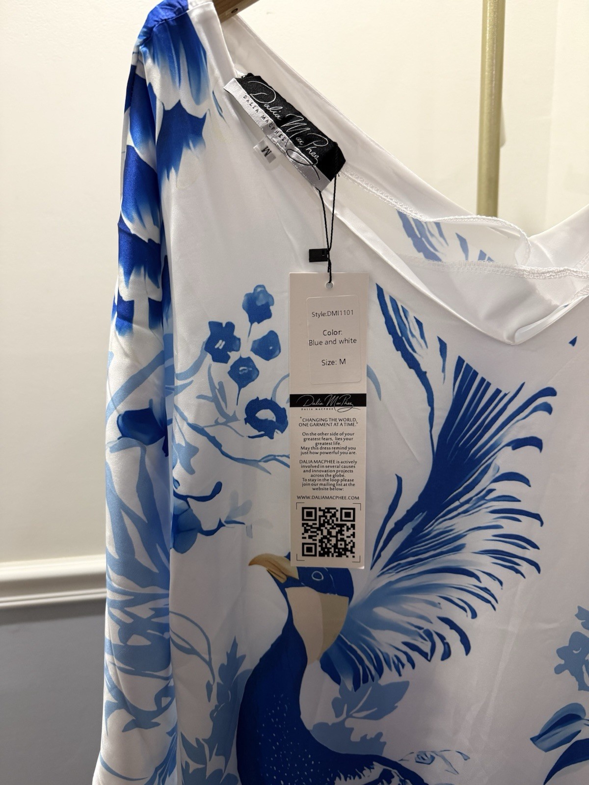 ⭐NEW- DALIA MACPHEE- Women’s MEDIUM Blue & White Peacock Print Satin Kaftan