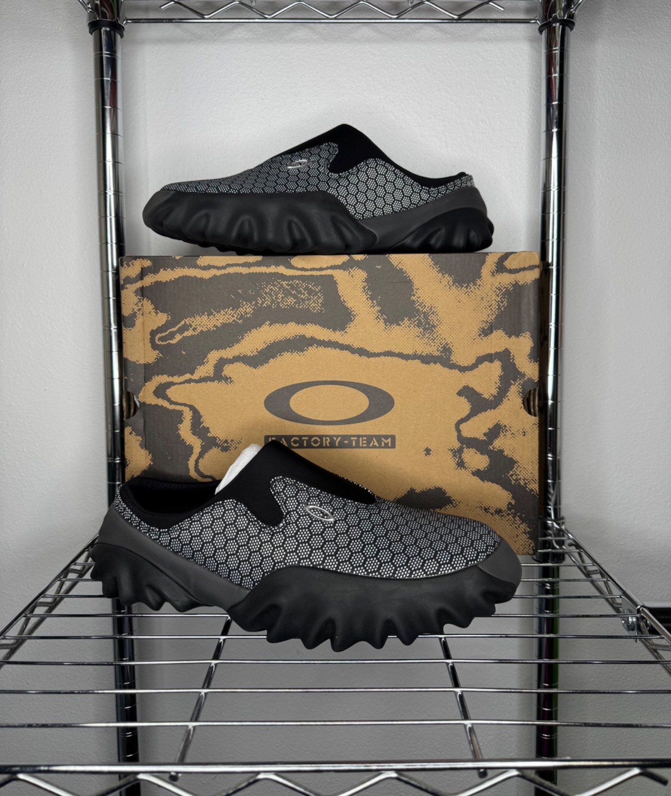 Men’s – Oakley Chop Saw Mule x Team Factory ‘Honeycomb’