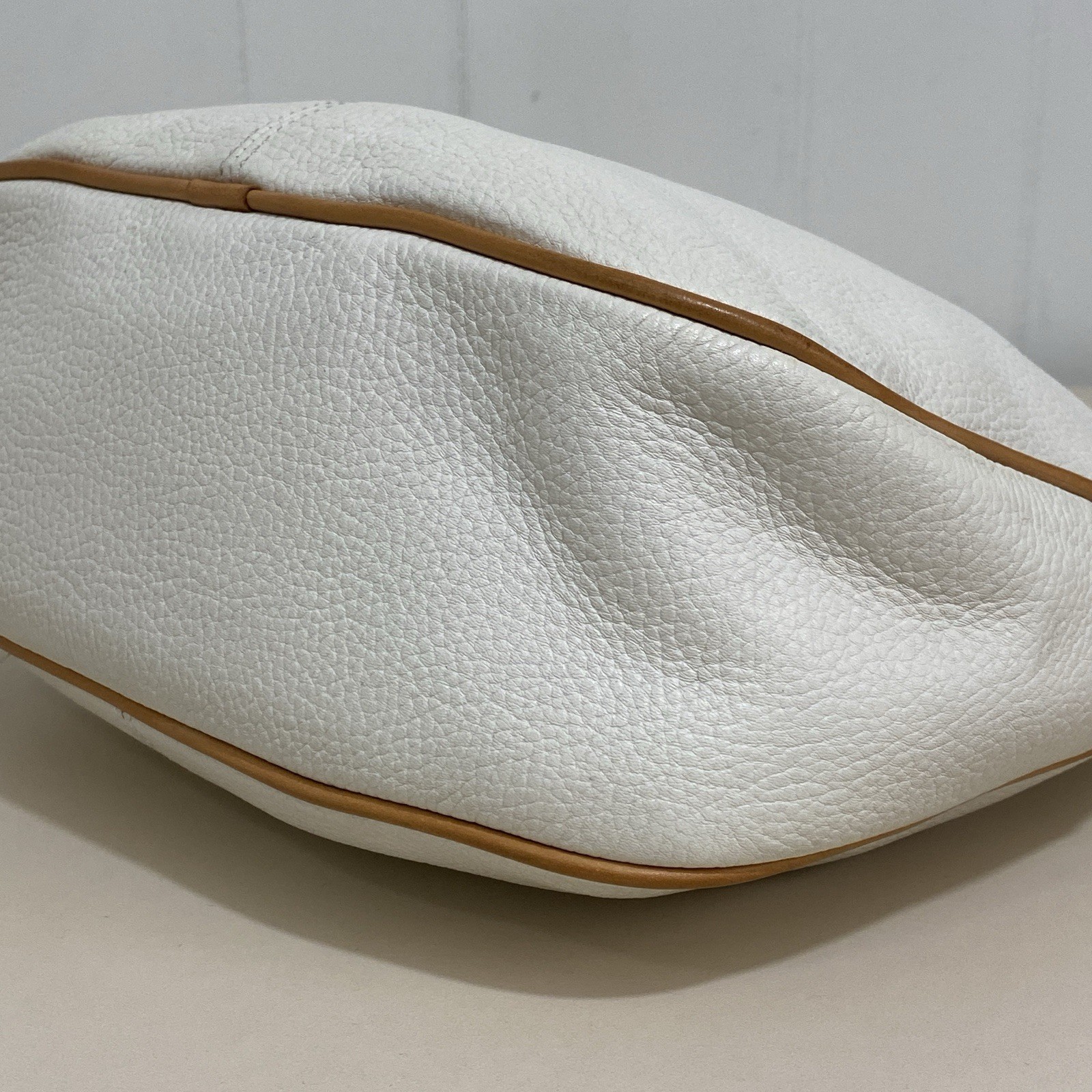 Vtg Dooney & Bourke Medium Hobo Bag Bone All Weather Leather Shoulder Handbag
