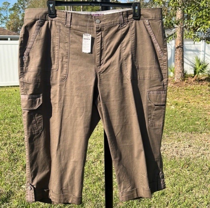 NWT Gloria Vanderbilt capri pants Plus size 20W Brown Pockets