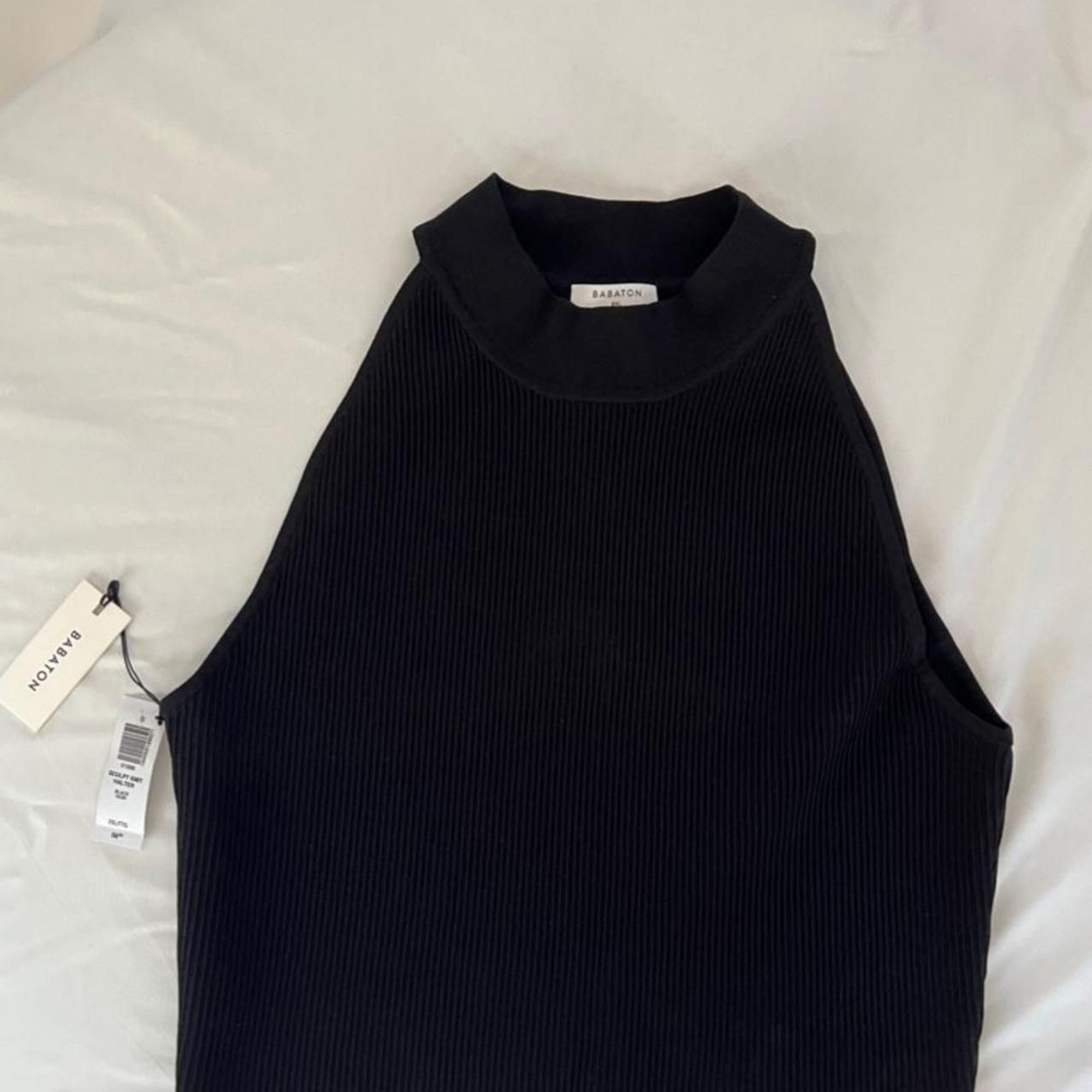 Aritzia Women’s Black Crop-top
