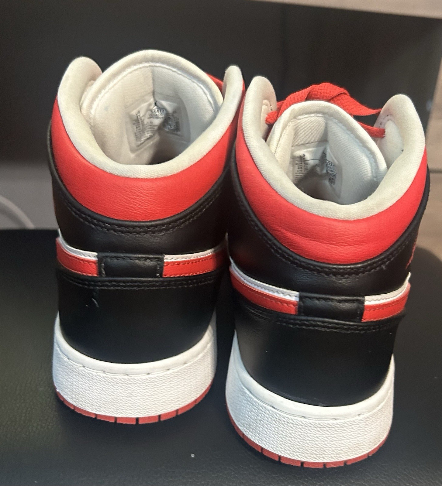 Nike Air Jordan 1 Mid Gym Red Black Toe Very Berry 554725-016 GS 7Y 8.5 W
