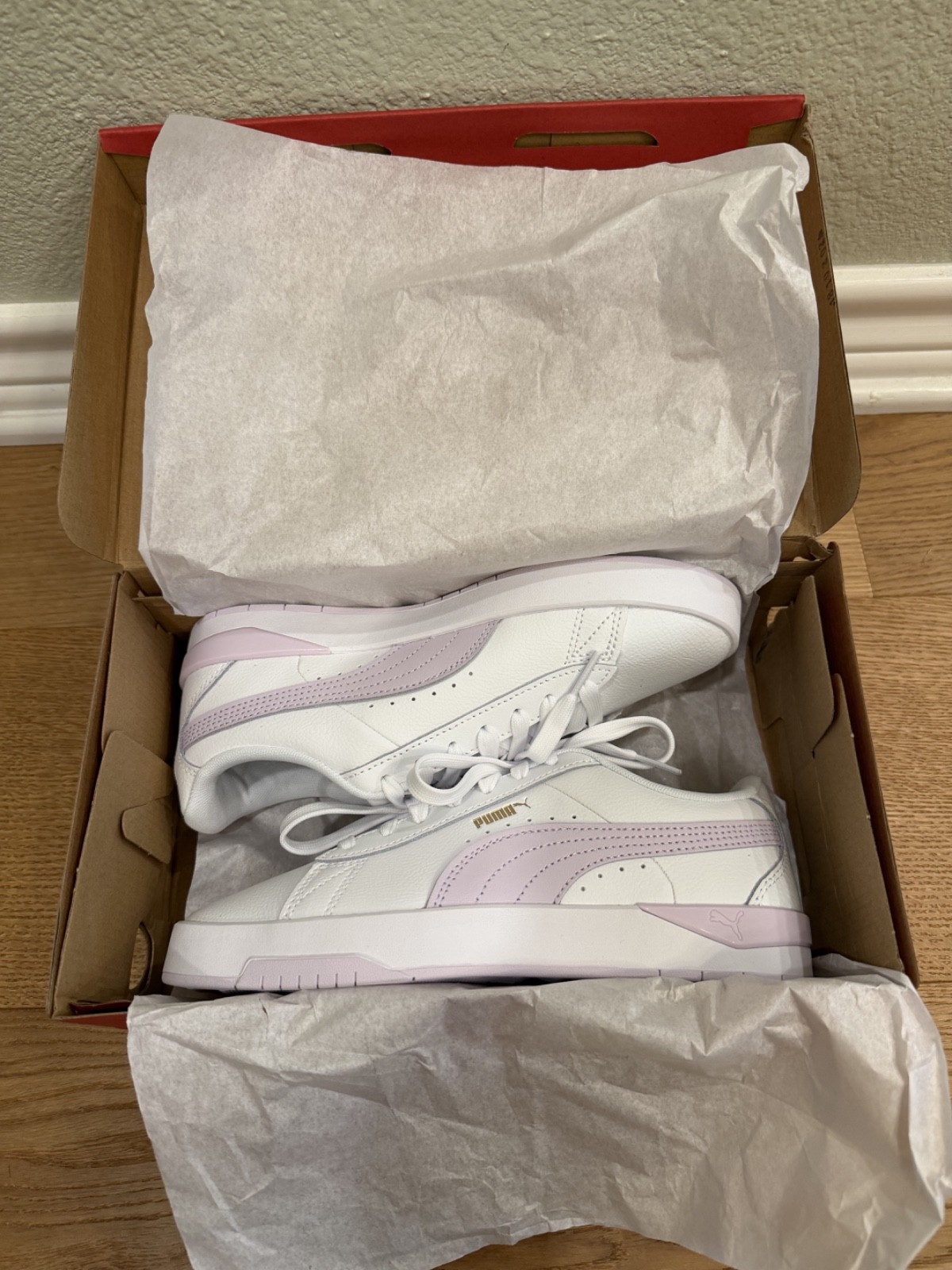 NEW IN BOX. Puma Jada Classic Lace Up Sneakers. White/Lilac. Women’s SZ 7