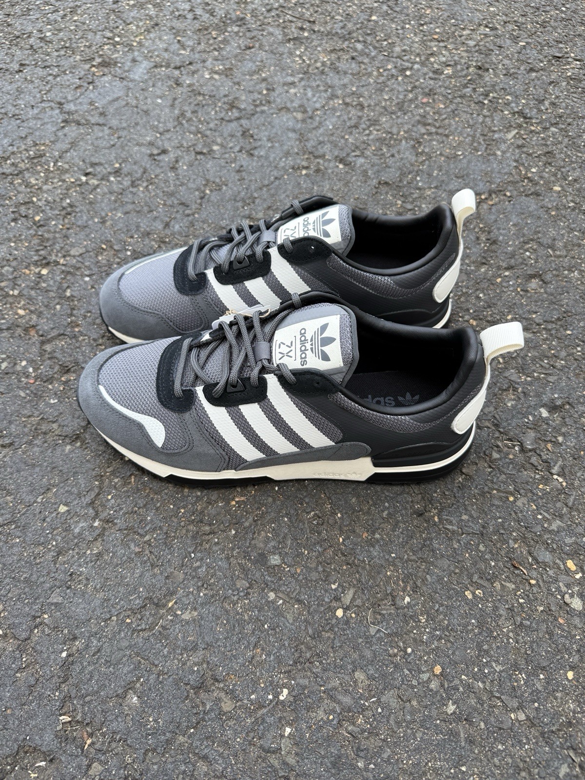 Adidas Originals ZX 700 HD Men’s Running Shoe Athletic Sneaker Footwear H01851
