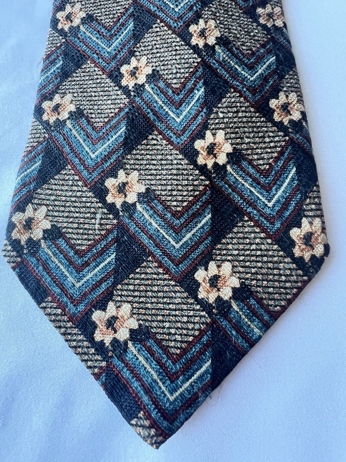 Ermenegildo Zegna Disegno Esclusivo Men’s Woven 100% Silk Tie Geometric Abstract