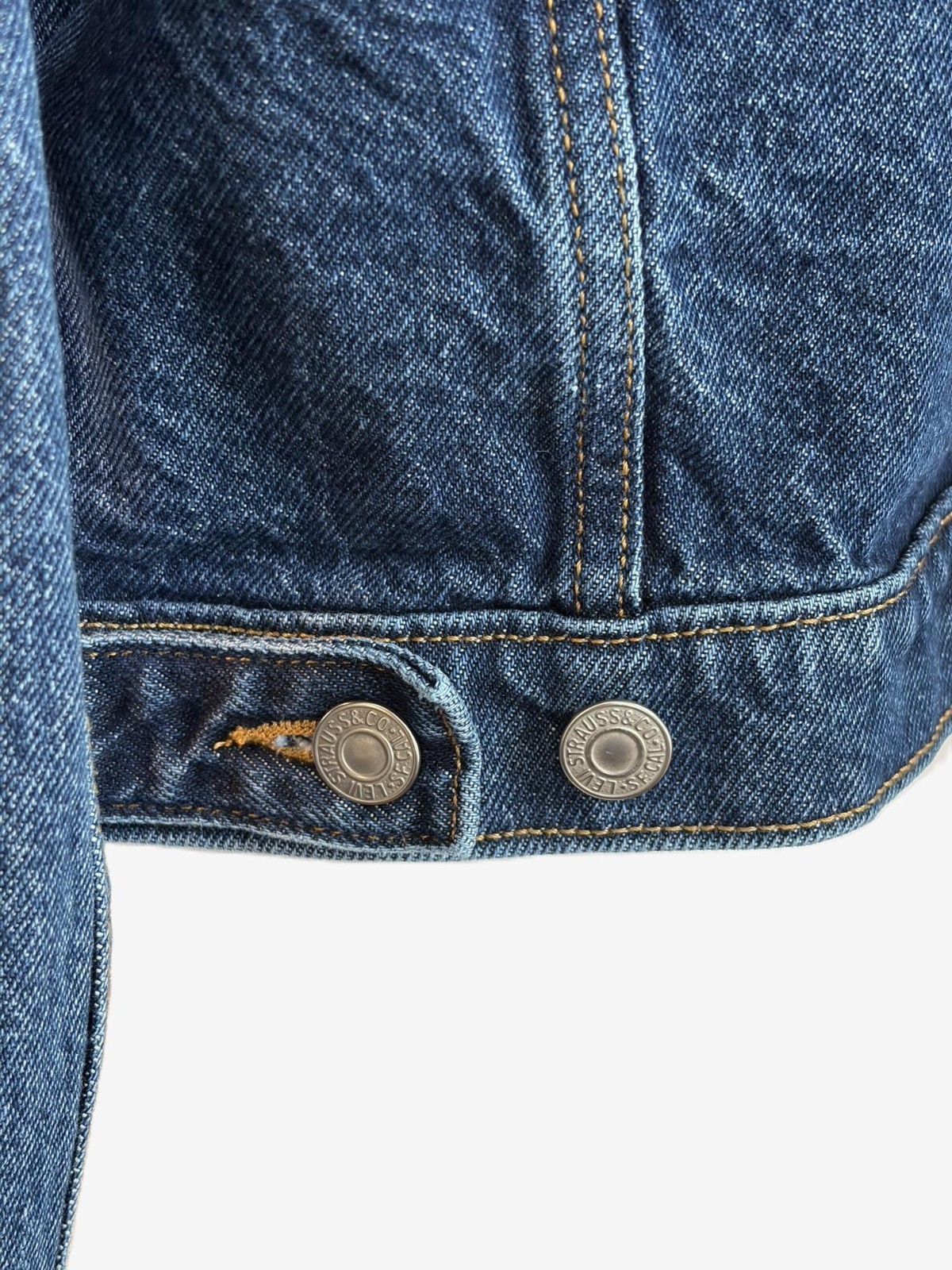 Levi’s Cropped Denim Jacket Womens Large Blue Trucker Jean Jacket Button Front