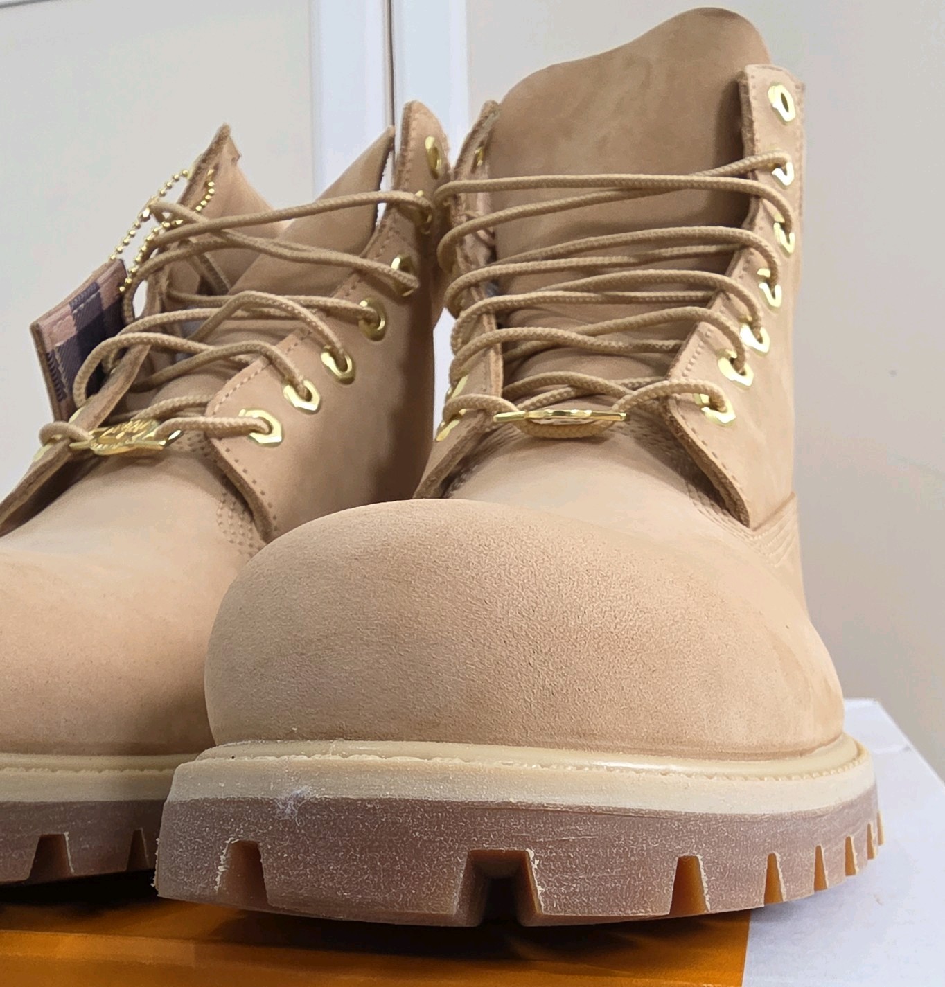 Timberland Used Premium Waterproof Light Beige Nubuck Men’s Boot Size 10.5