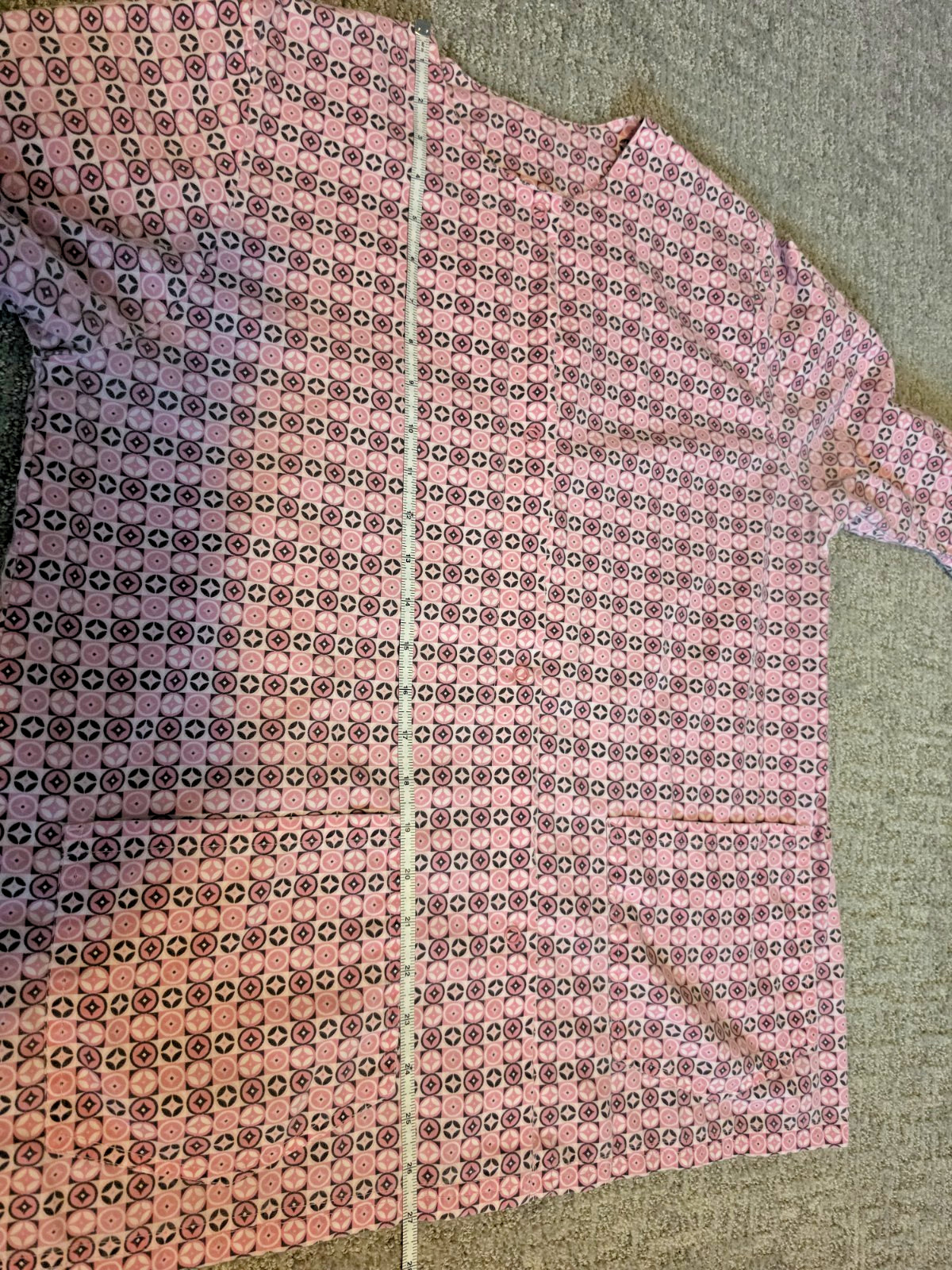 Pink Geometric Long Sleeve Warm-Up Scrub Jacket LARGE: NURSING/ VET/ HEALTHCARE