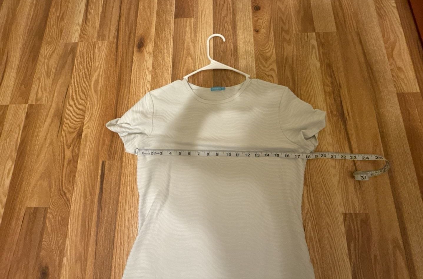 J. McLaughlin Women’s White Radio Waves Textured Jacquard Crew Neck Tee