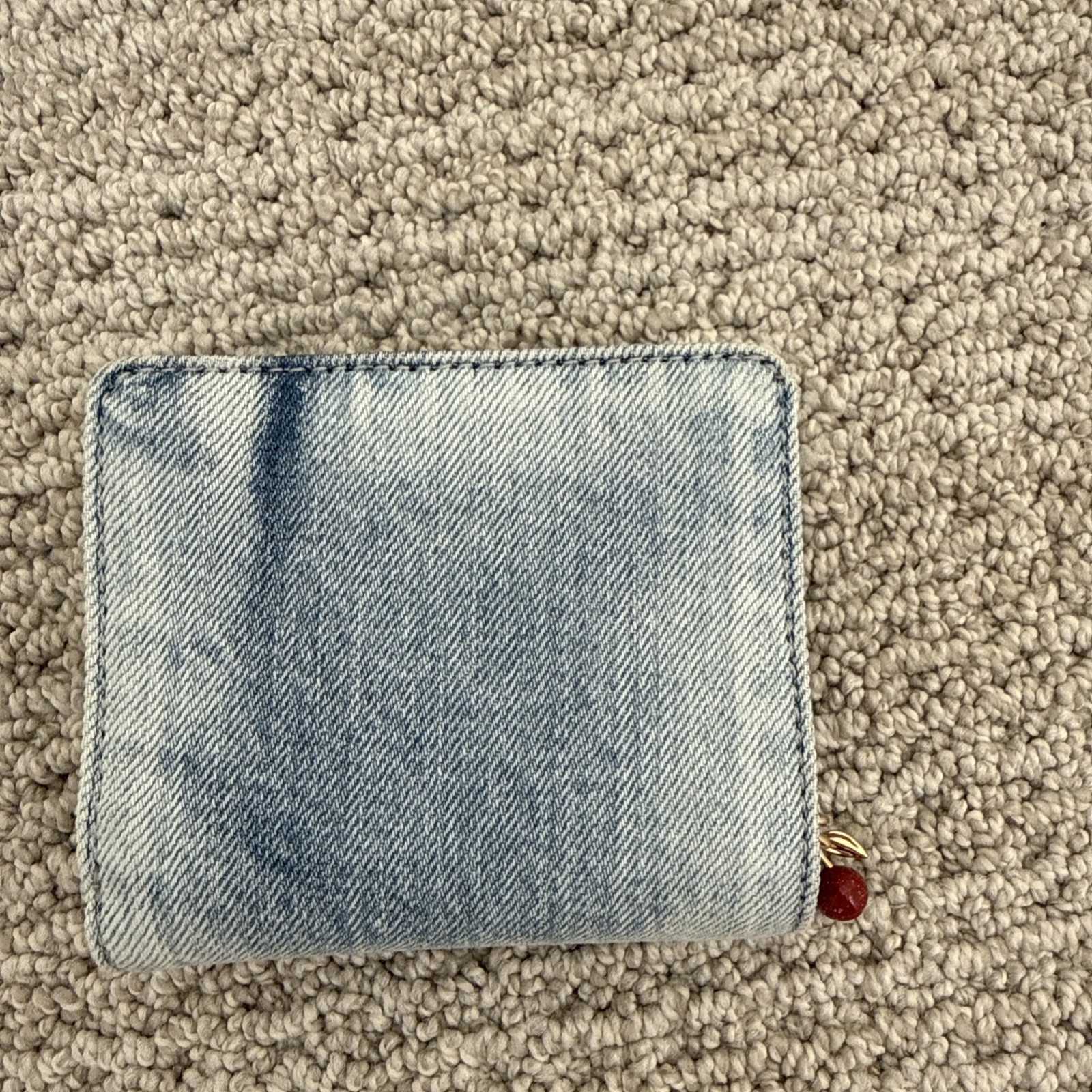🍒 COACH Snap Wallet In Loved Denim With CHERRIES Charm CEC35 Gold/Light Indigo