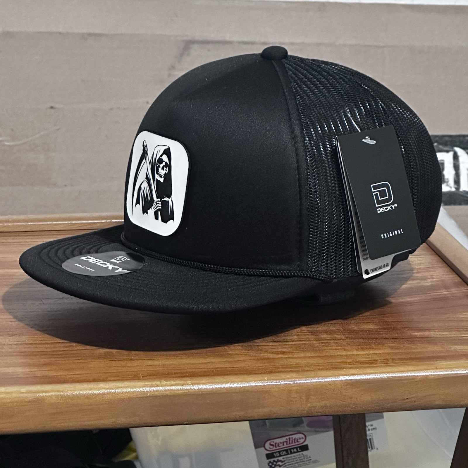 Decky Hats La Santa Muerte Grim Reaper (Trucker Hat Unisex – Foam Black Hat