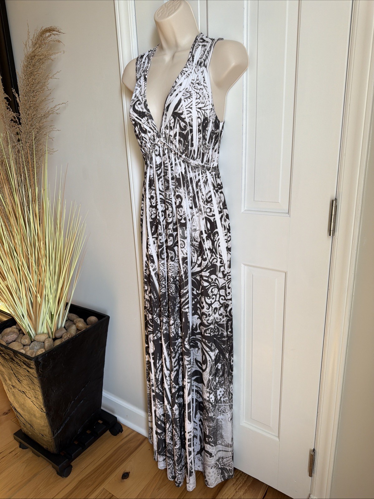 Oneworld Maxi Dress Size M Stretch Silky Jersey VNeck Empire Waist Black Floral