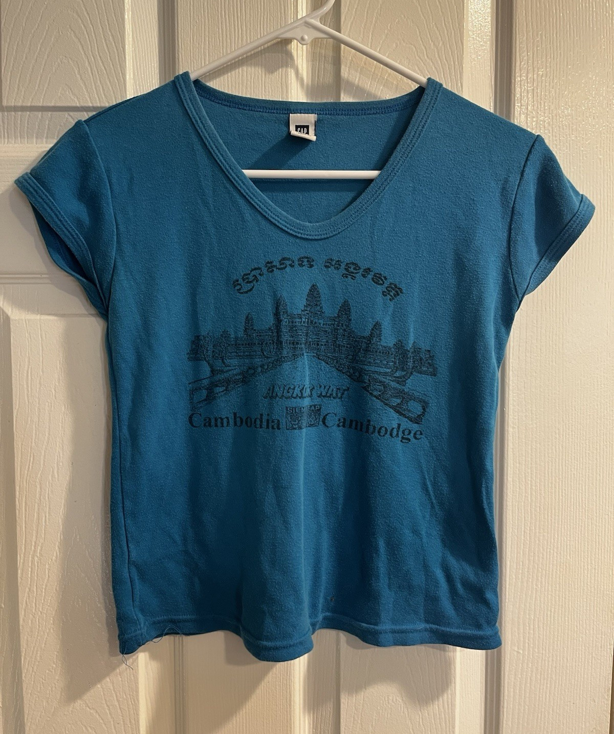 GAP Women’s Baby Tee Blue Sleeve Graphic Tee Angkor Wat Cambodia XL