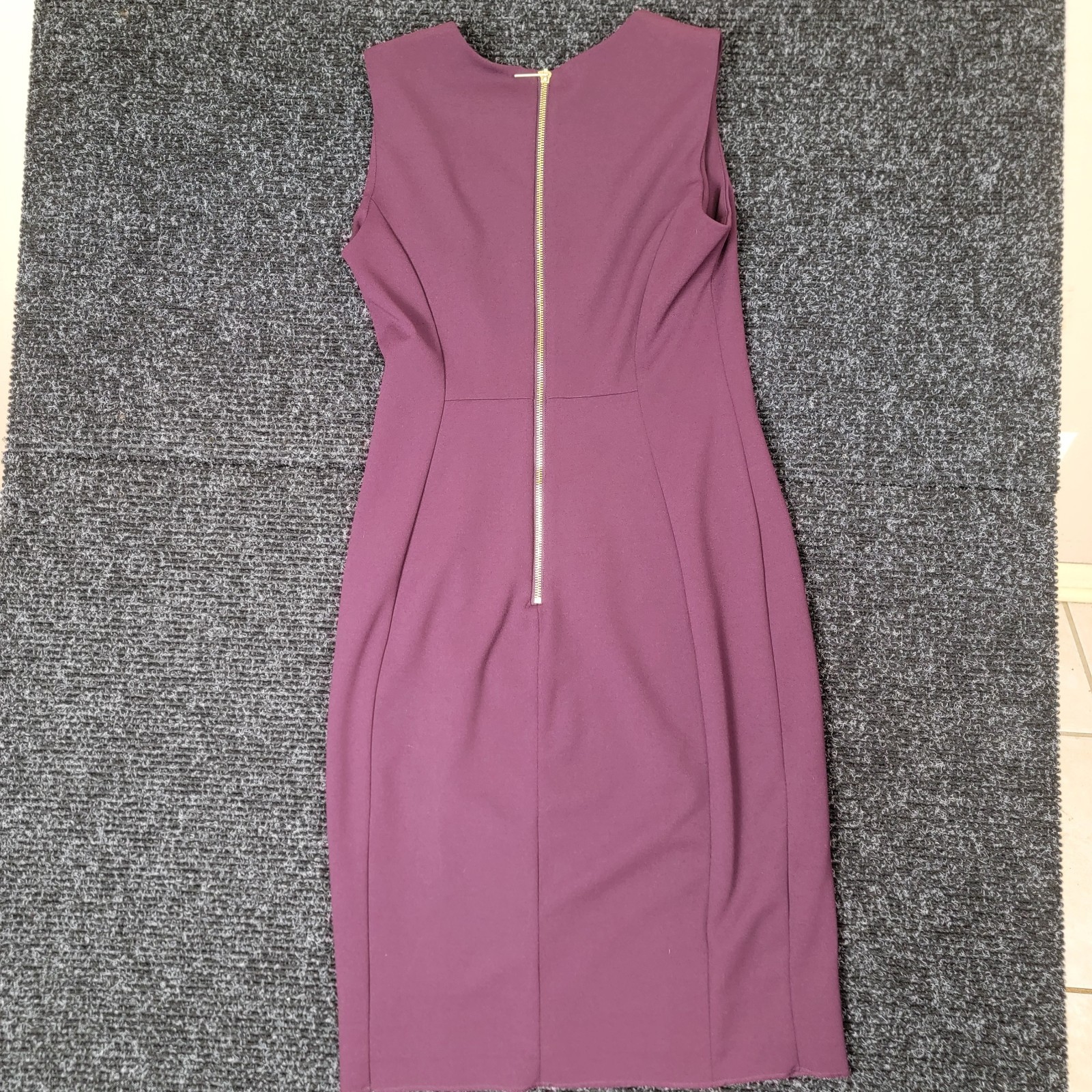 Calvin Klein Purple Sheath Dress Size 8 Sleeveless Knee Stretch Zip Back Bodycon