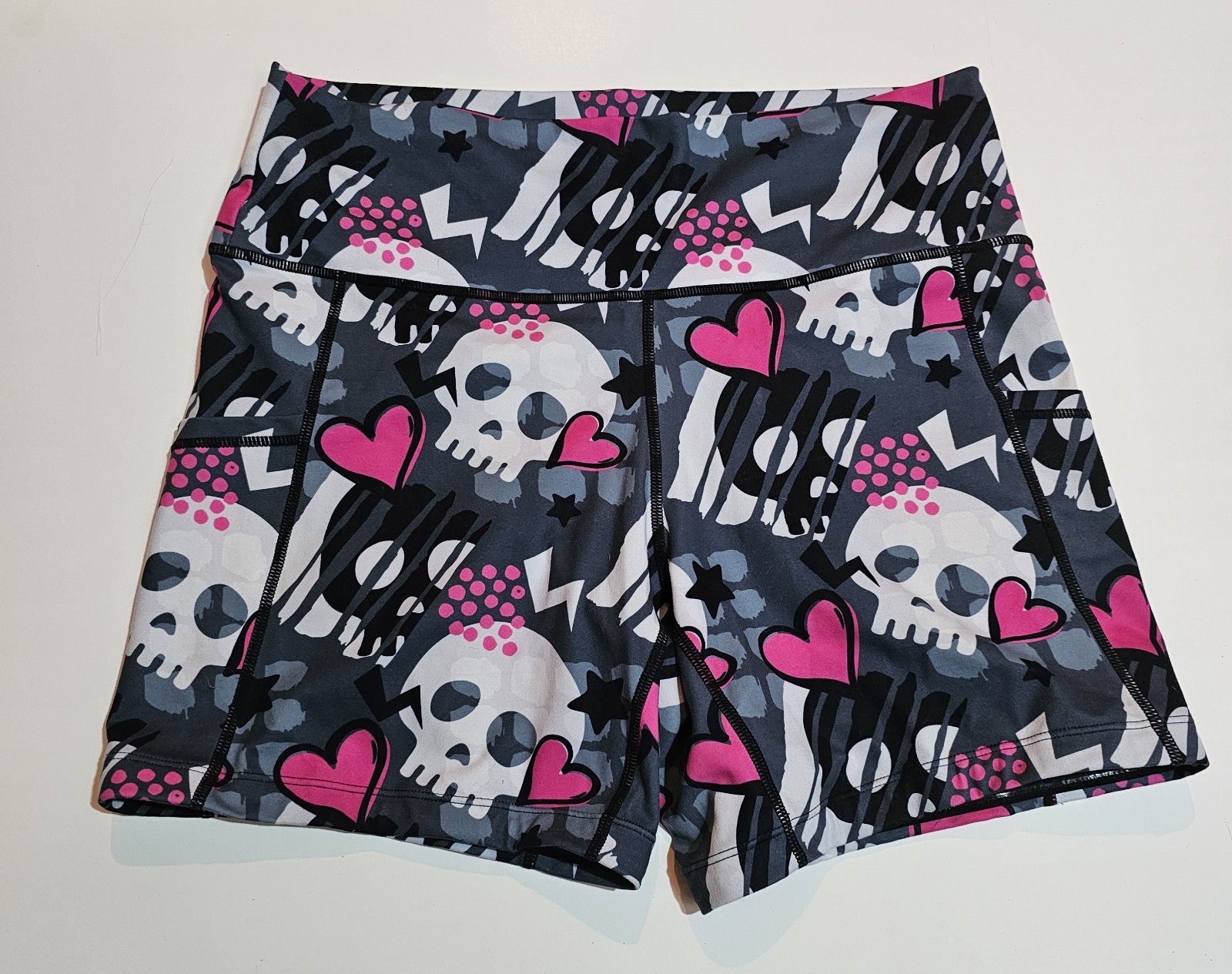 Constantly Varied Gear CVG Women’s L Heartbreaker 5” Skull Graphic Gym Shorts