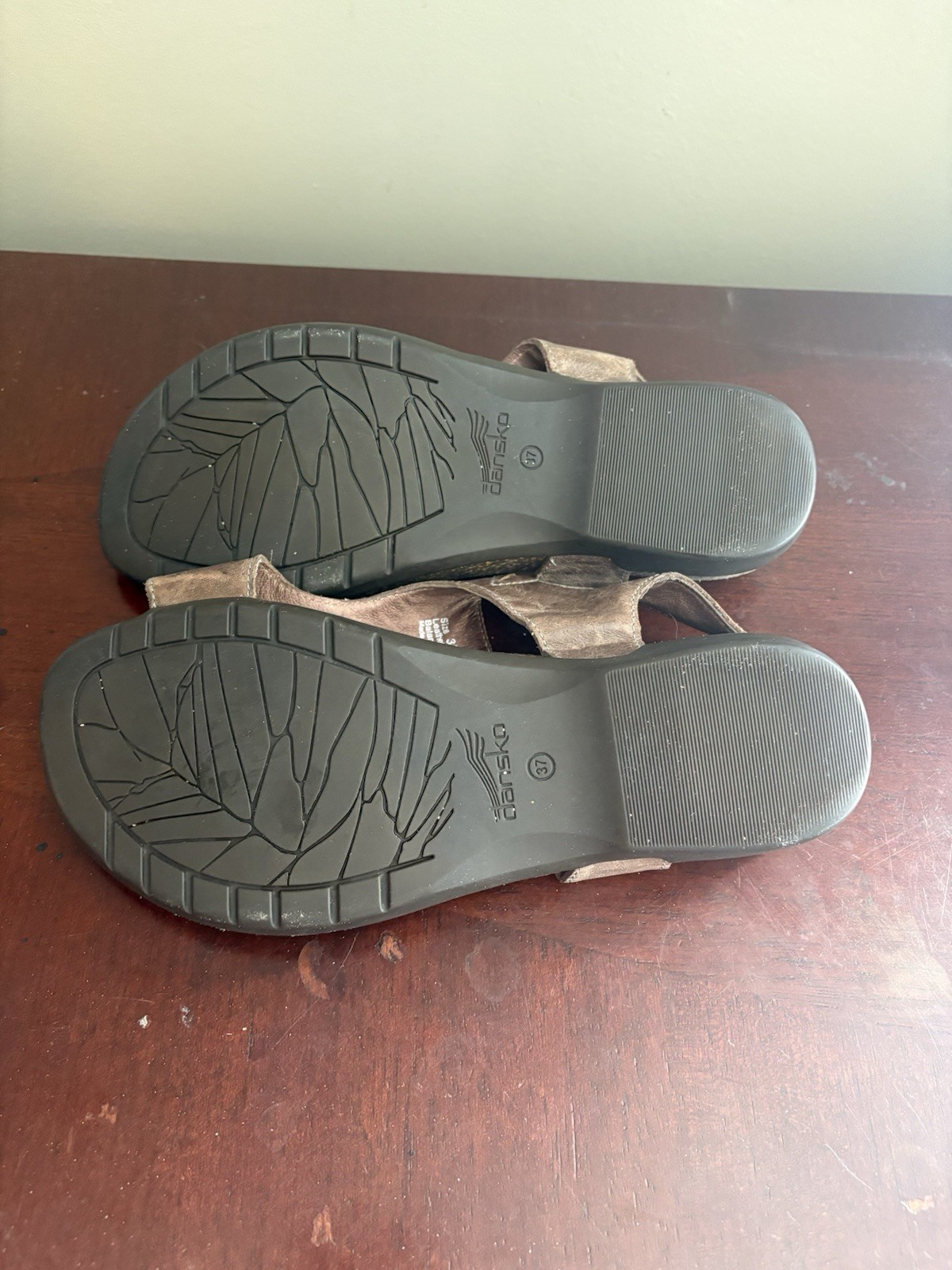 Dansko Reece Tan Leather Women’s Sandals Size EU 37 or US 6.5 Or 7