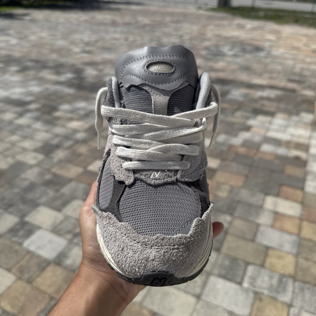 New Balance 2002R Men’s Sneakers Dark Grey Size 7