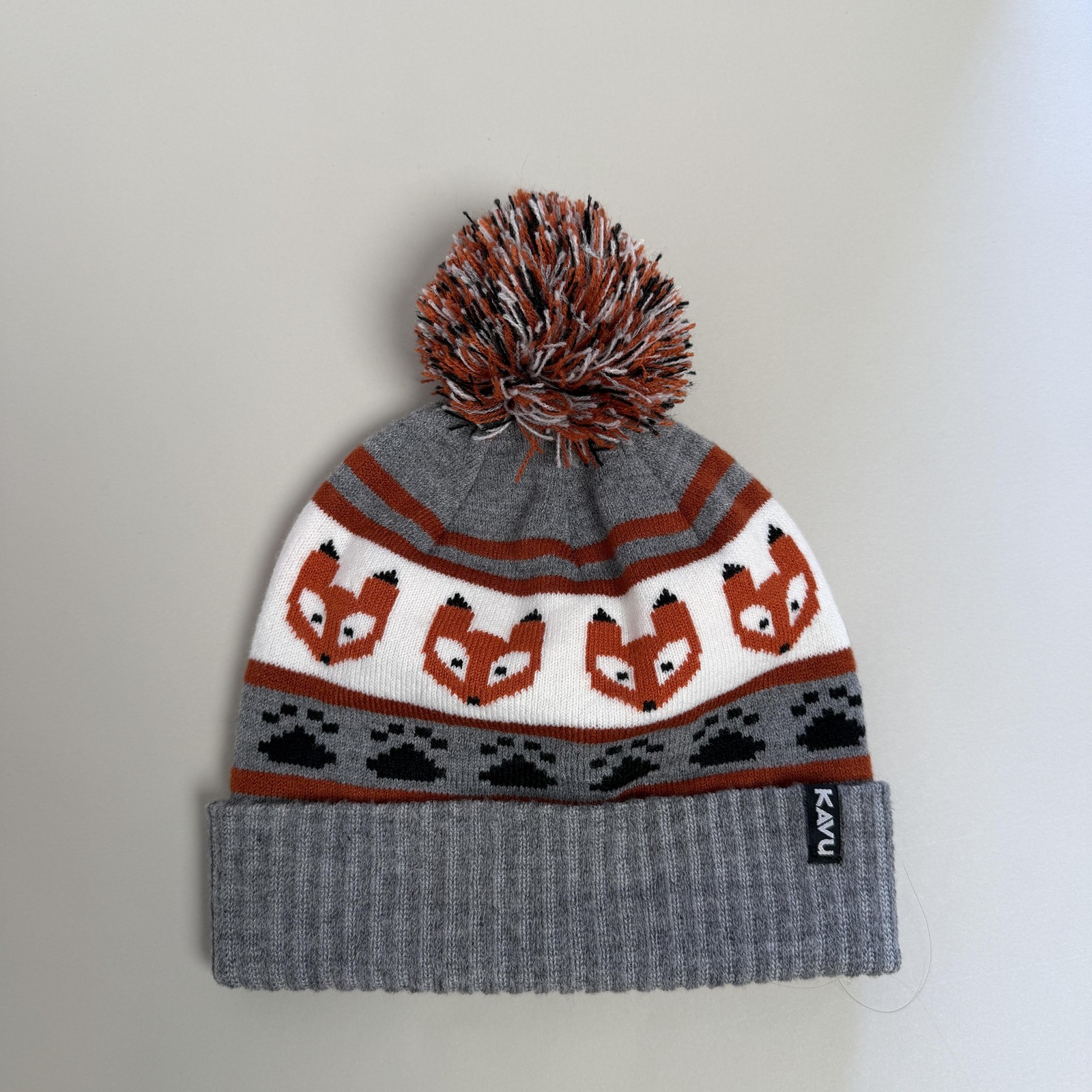 KAVU Hat Beanie Knit One Size Gray Fox Paw Print Pom Cuffed Winter Mens Animal