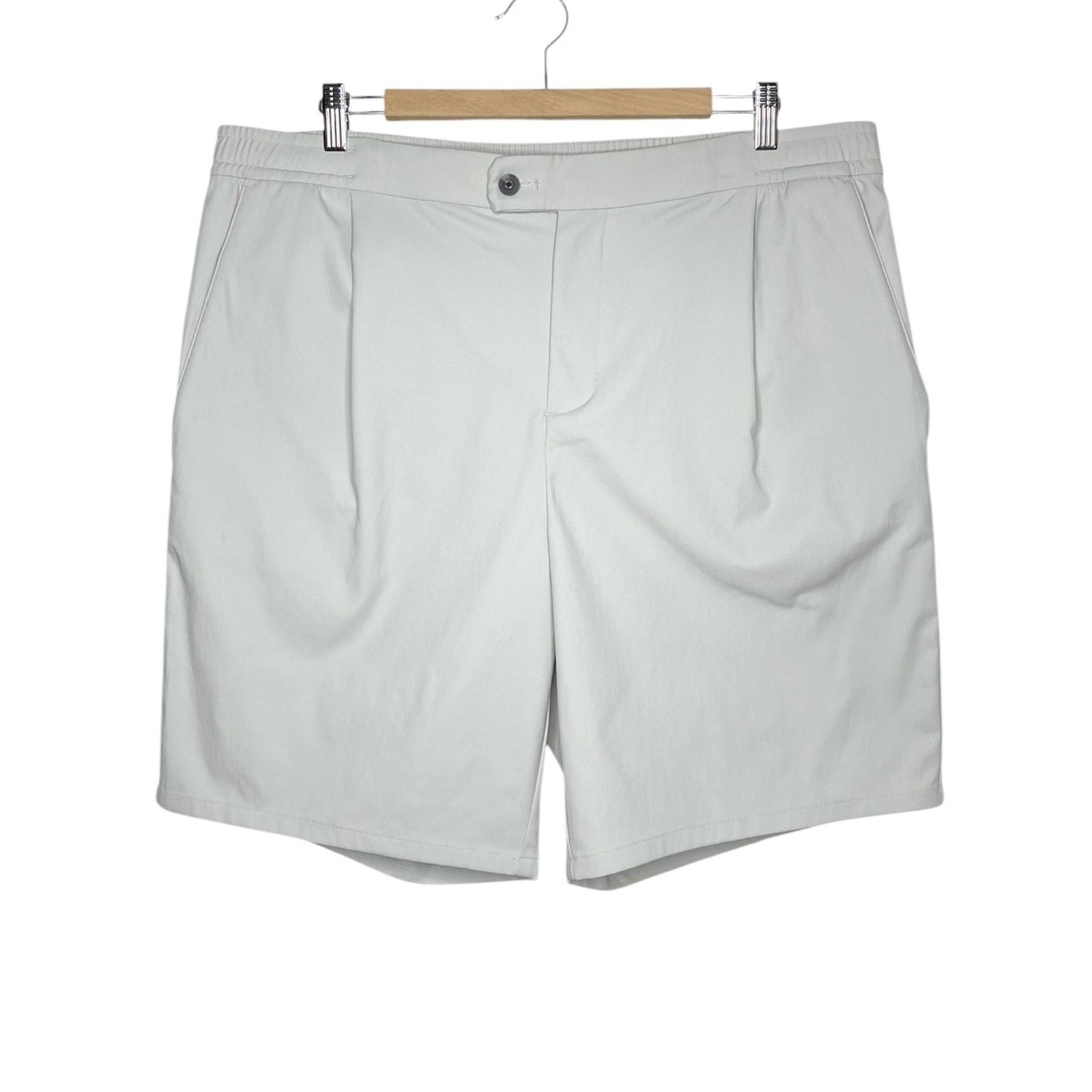 Vuori Cascade Elastic Waist Shorts size 38