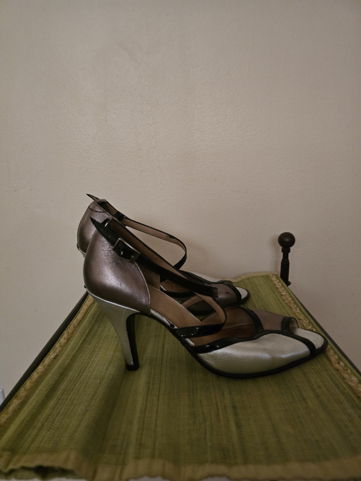 Dance Shoes Tango Salsa Latin Silver Metallic Stiletto Black Trim Sz6.5 Traspie