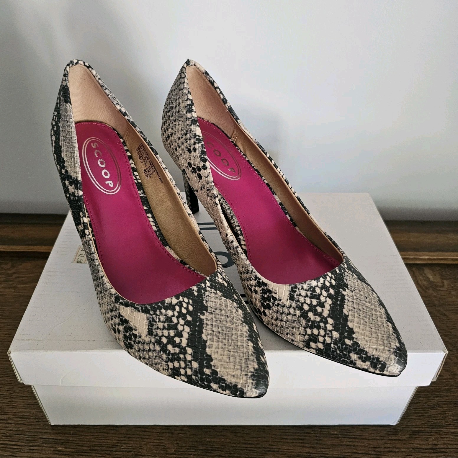 Scoop Women’s Pointed Toe Pump Snake Print Natural/Black Slip-On Faux Leather