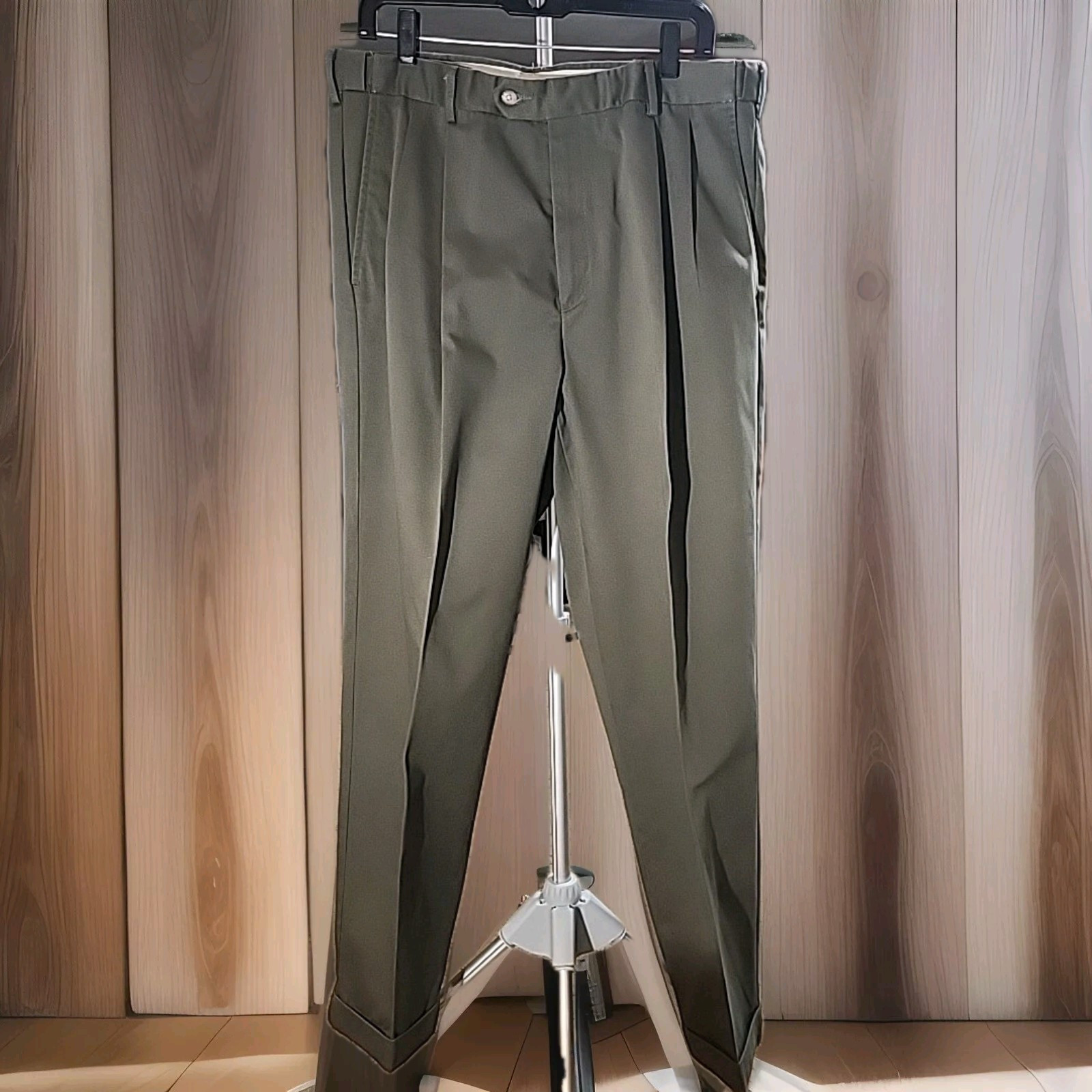 Wrangler Pleated Classic Fit Pants Men’s Green Bottom Cuff -Size 36X30