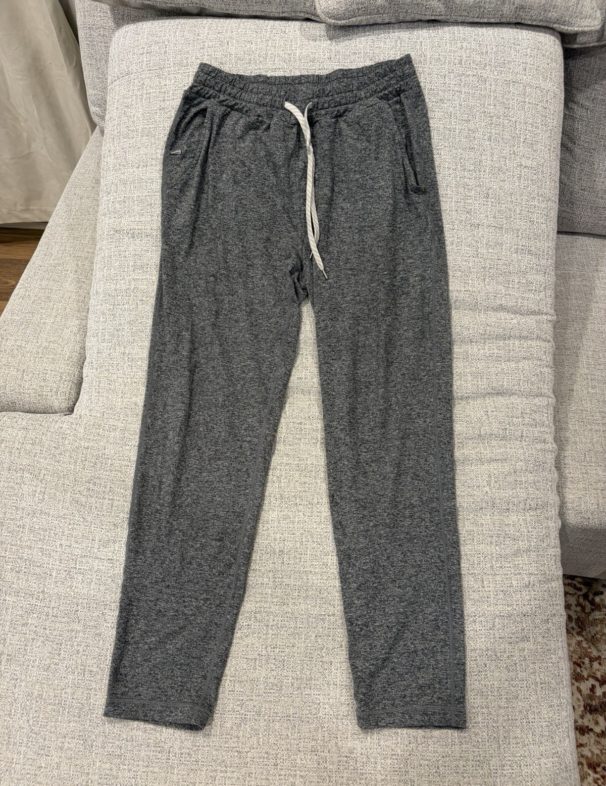 Vuori Men’s Gray Heathered Jogger Pants Size L Drawstring Knit Polyester