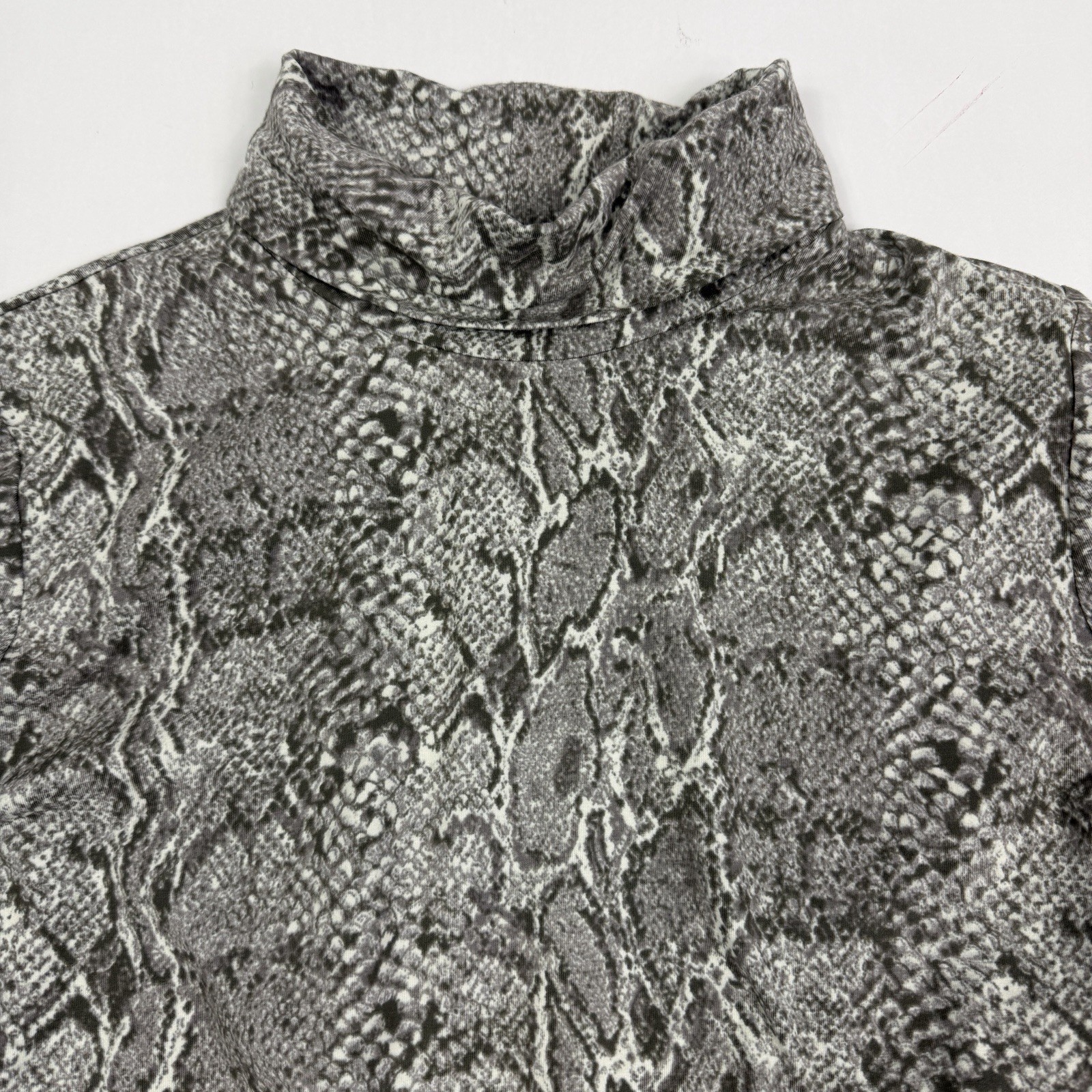 NEW The Talbots Tee Gray Snakeskin Print Long Sleeve Turtleneck Women’s XL
