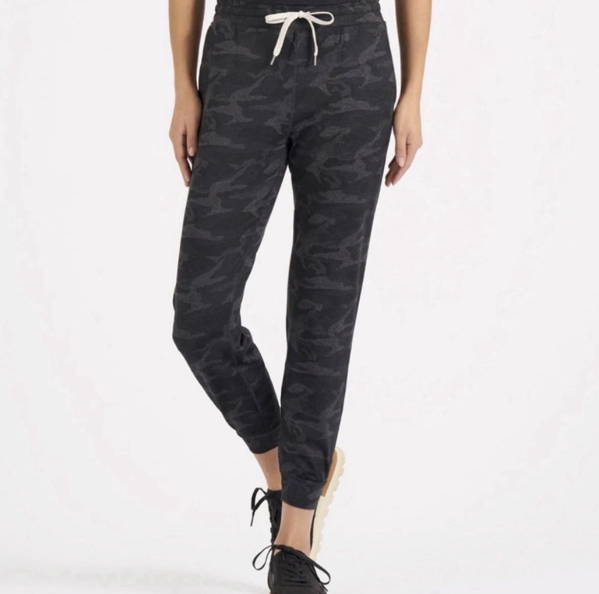 NWT Vuori Camo Performance Jogger XS