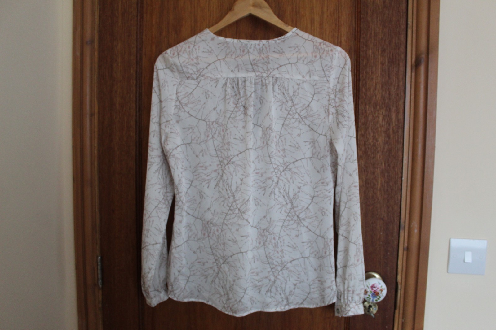 H&M Off White Botanical Ruffle Long Sleeve Blouse Size Medium Tie