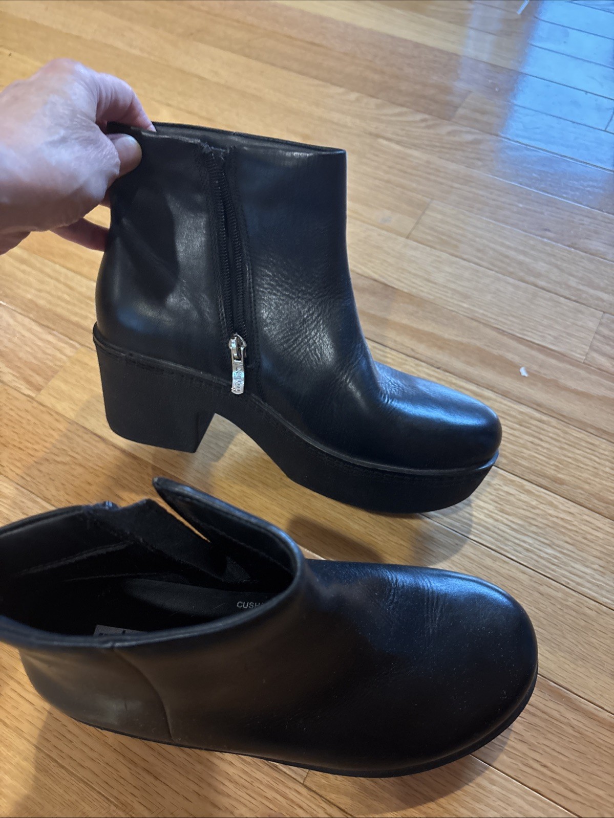 Women fit-flop Ankle Booties Size 7