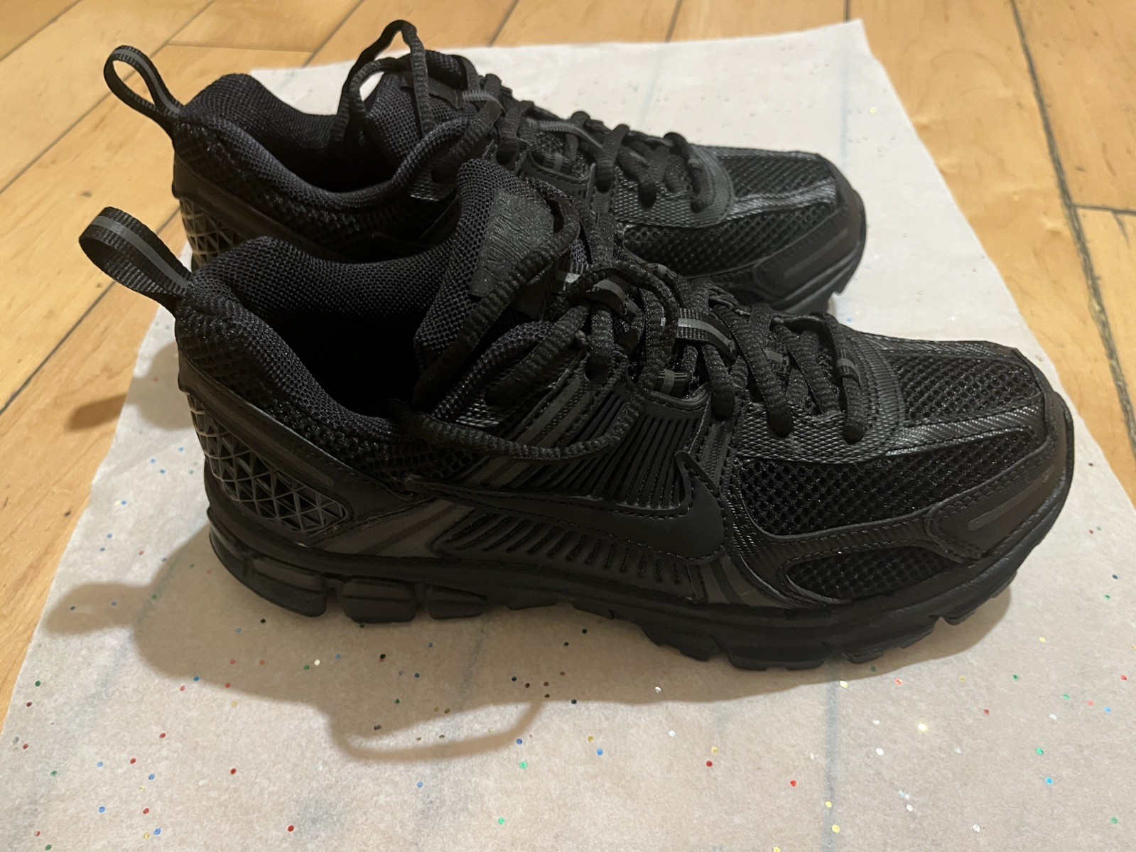 Nike Grade School Vomero 5 Black HF6998-001 Youth size 5Y Sneakers Shoes