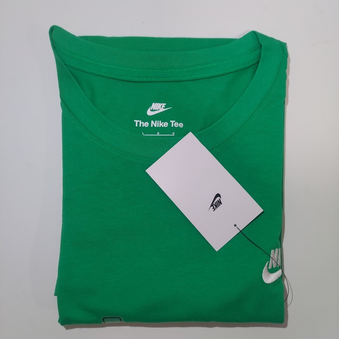 Nike Men’s Size L Essentials Sportswear Club Tee T Shirt Stadium Green