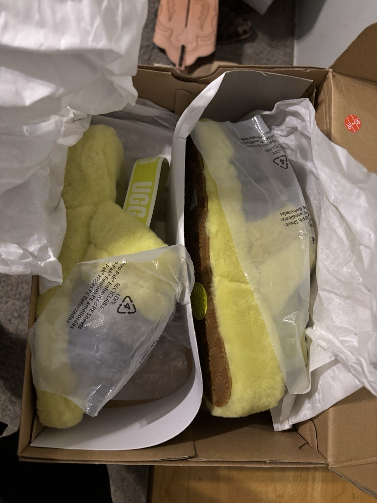 Ugg Women’s Fluff Yeah Slide Slipper Sulfur Yellow US 7 Eu38 New Sale Priced