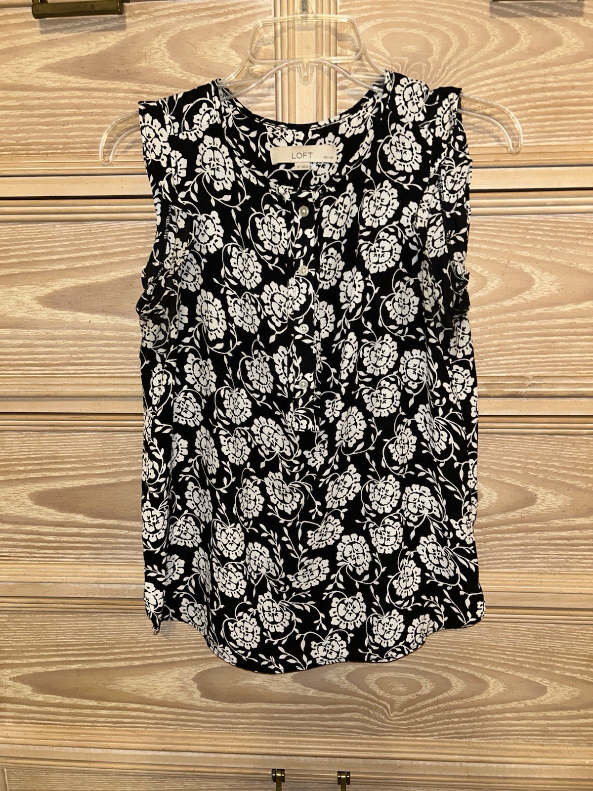 Loft Black and White Floral Henley Style Sleeveless Top Size Small Petite SP