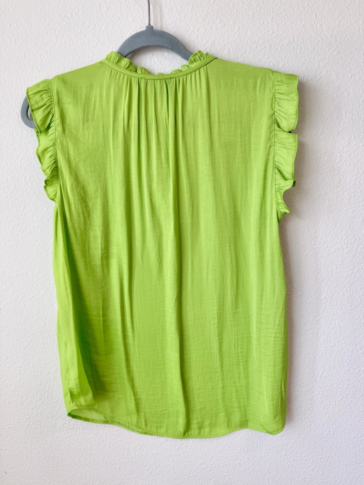 CAROLINA BELLE MONTREAL Blouse Ruffle Flutter Sleeve Keyhole Tie Lime Green S