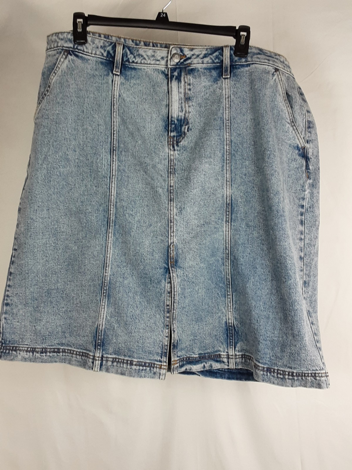 NEW Falls Creek Sz 24 Faded Blue Jean Skirt 4 Pockets 99% Cotton 1% Spandex Slit