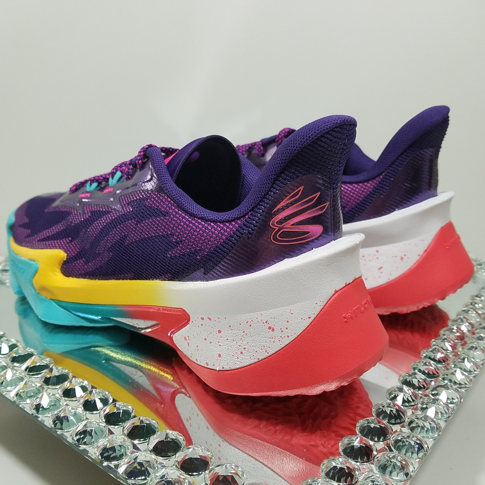 Under Armour Curry Series 7 “Curry World Tour” 3027983-500 Size M 9 / W 10.5
