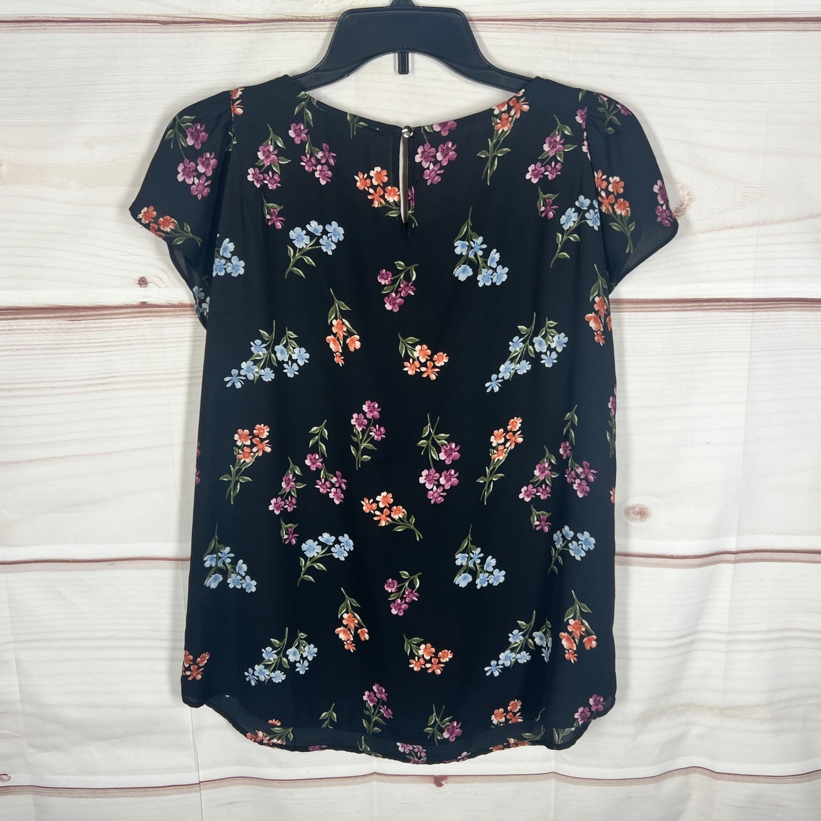 Philosophy Top Womens Medium Black Floral Flutter Sleeve Blouse Chiffon Pullover
