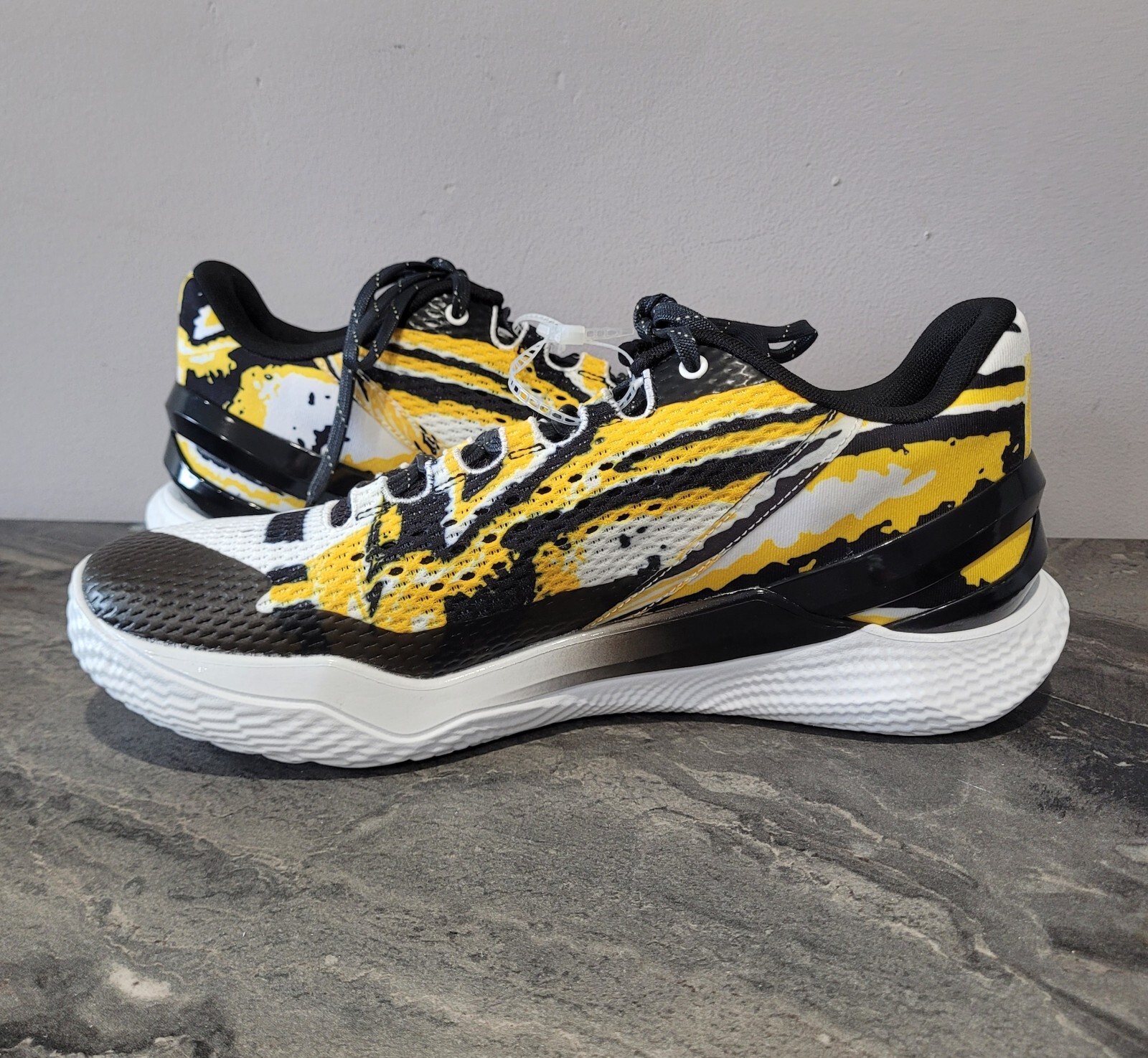 Under Armour Curry 2 Low Flotro “Taxi” Men’s Basketball Shoes Sz 10 3027050-001