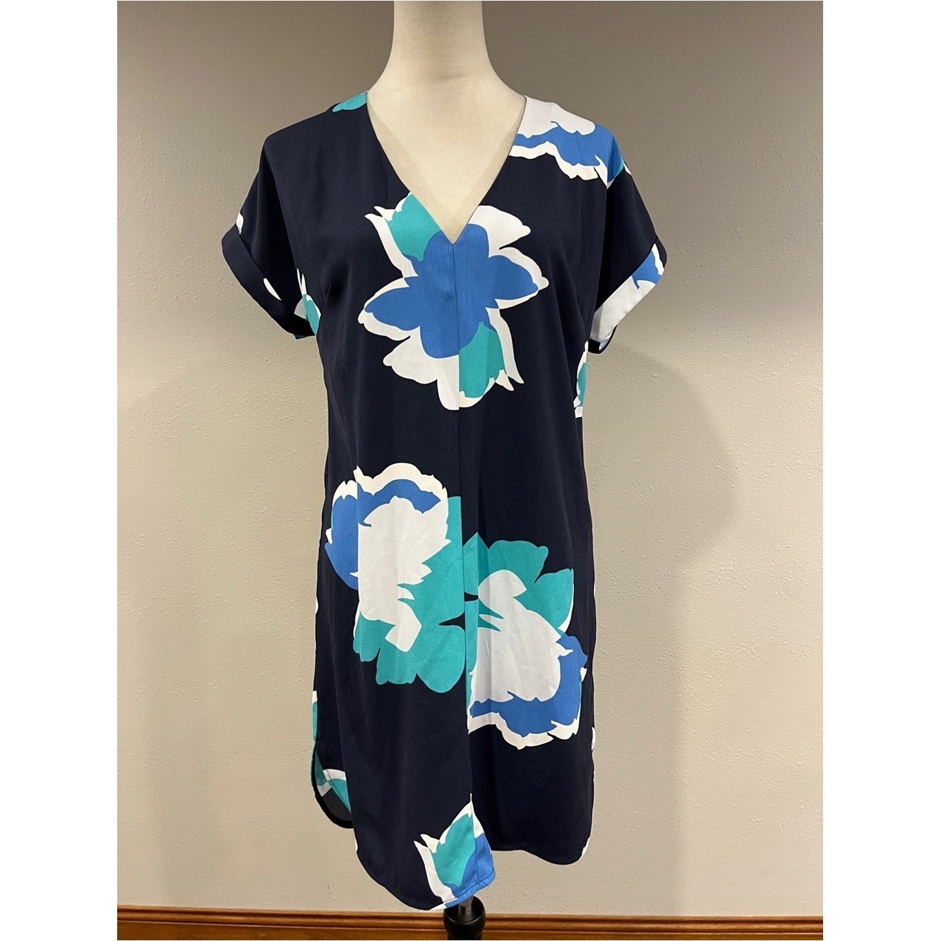 A New Day V-Neck short sleeves Navy Floral Shift casual Dress size small