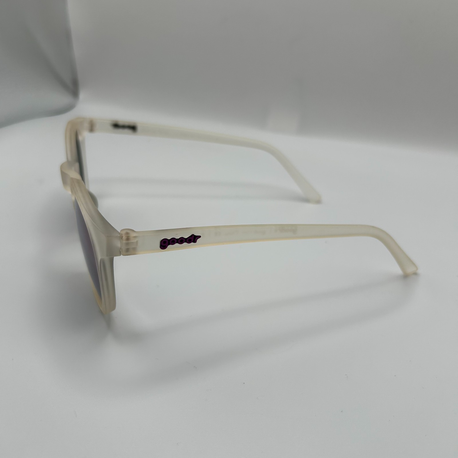 GOODR SUNGLASSES -STRANGE THINGS ARE AFOOT AT THE CIRCLE G THEME MIRRORED