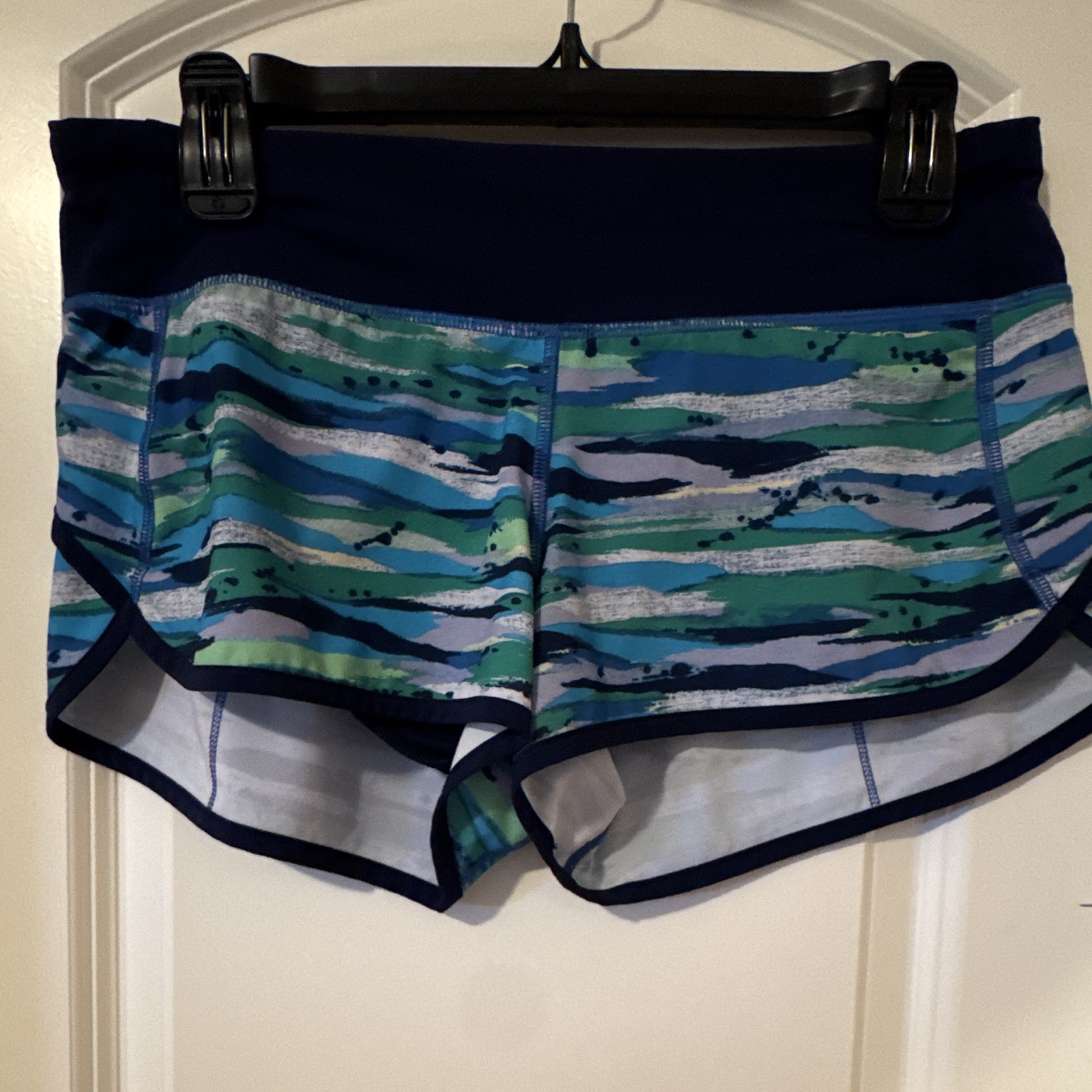 Women’s Athletic 2.5″ Abstract Print Running Shorts Blue Green White Stretch M