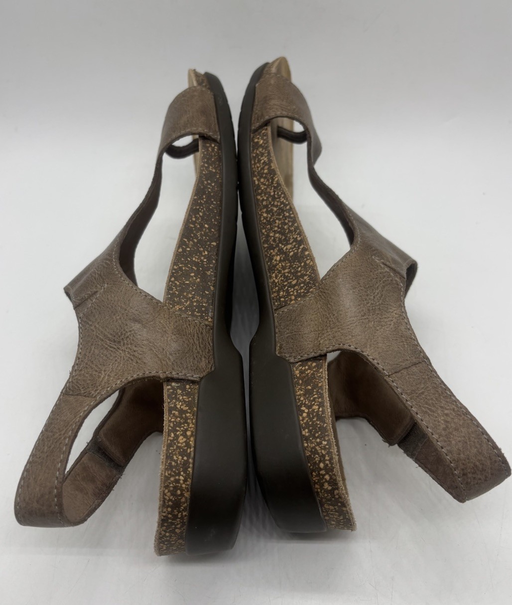 Dansko Reece Brown Distressed Leather Toe Loop Slingback Sandals Womens 37 US 7