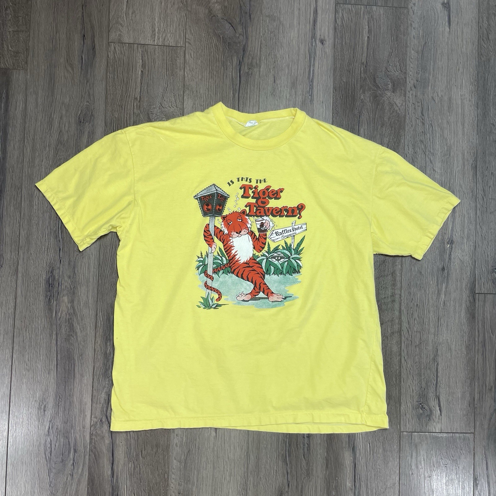 Vintage Tiger Tavern Raffles Hotel Singapore Graphic T Shirt Bar Tee Size XL