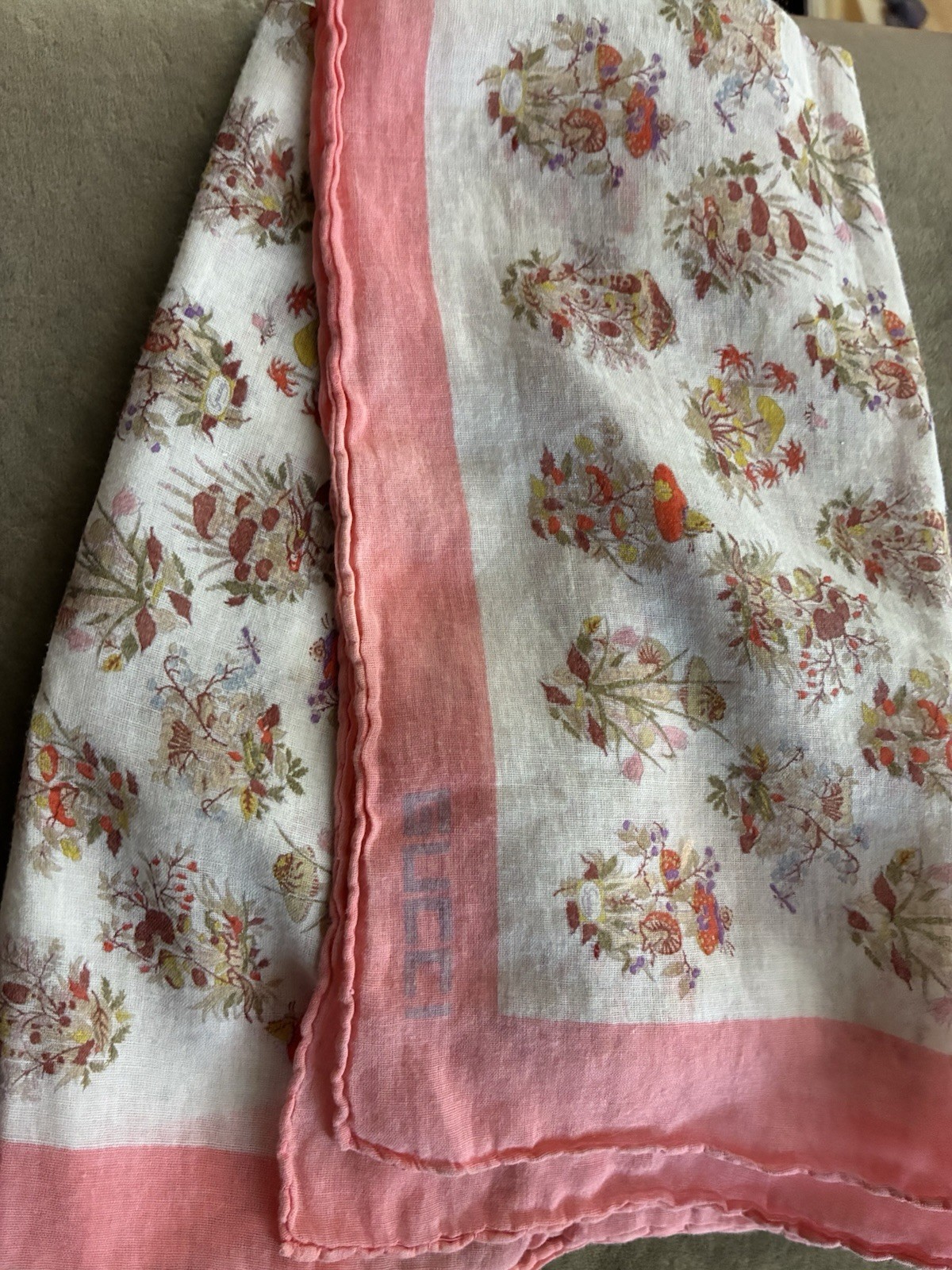 GUCCI scarf Mushroom Pattern With Pink Border 42 x 42 cm 100% cotton. Italy.