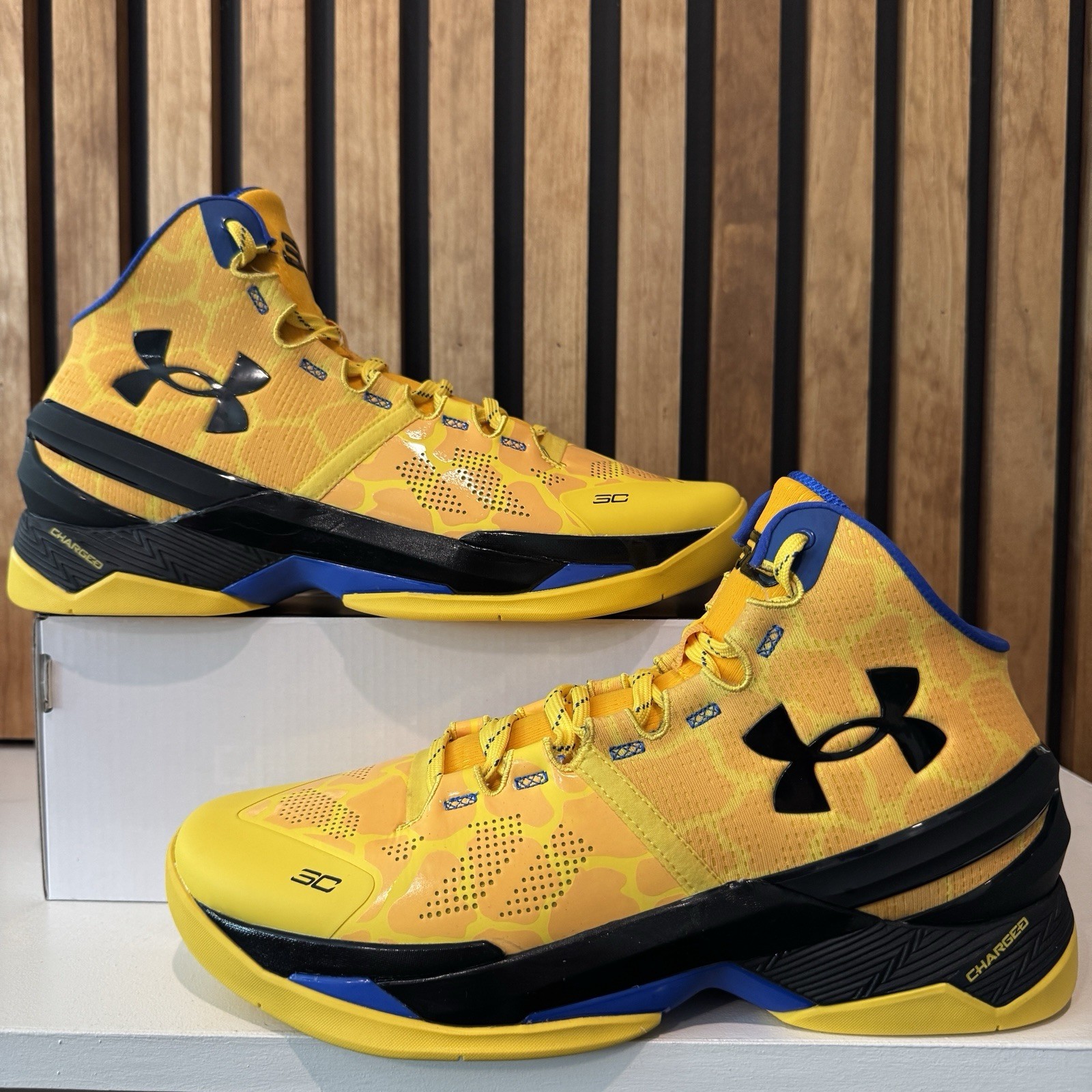 SIZE 11.5 MENS – Under Armour Curry 2 Bang Bang Warriors Yellow Blue 3026281-700